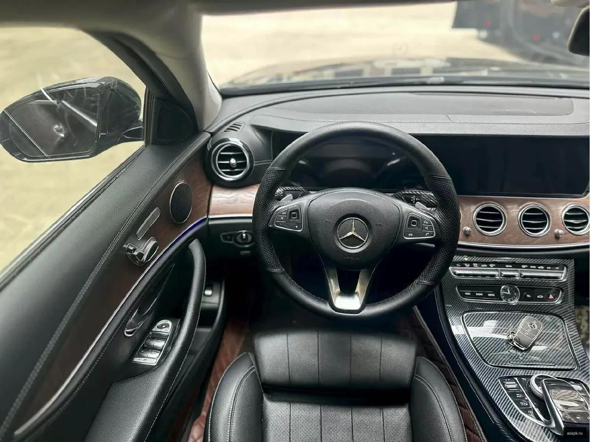 Mercedes-Benz E-Class 5