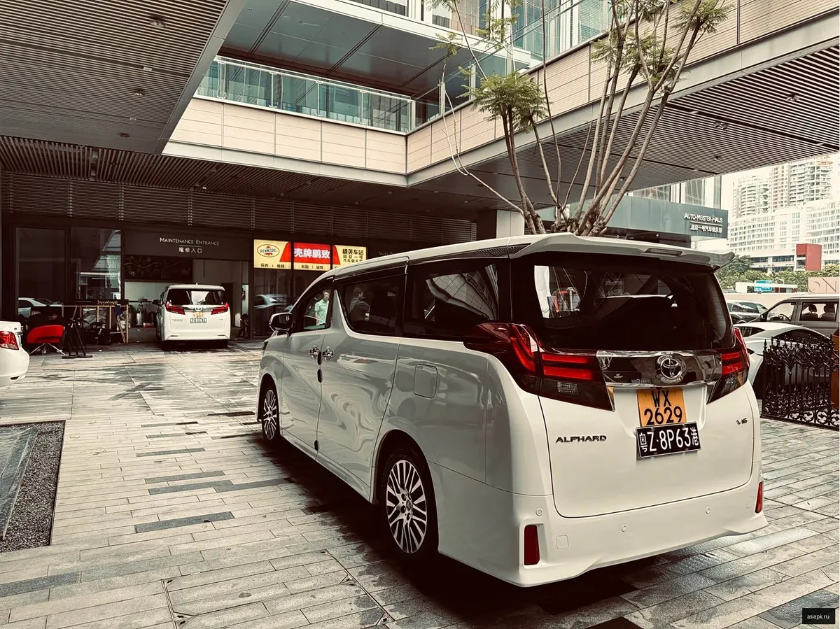 Toyota Alphard 4