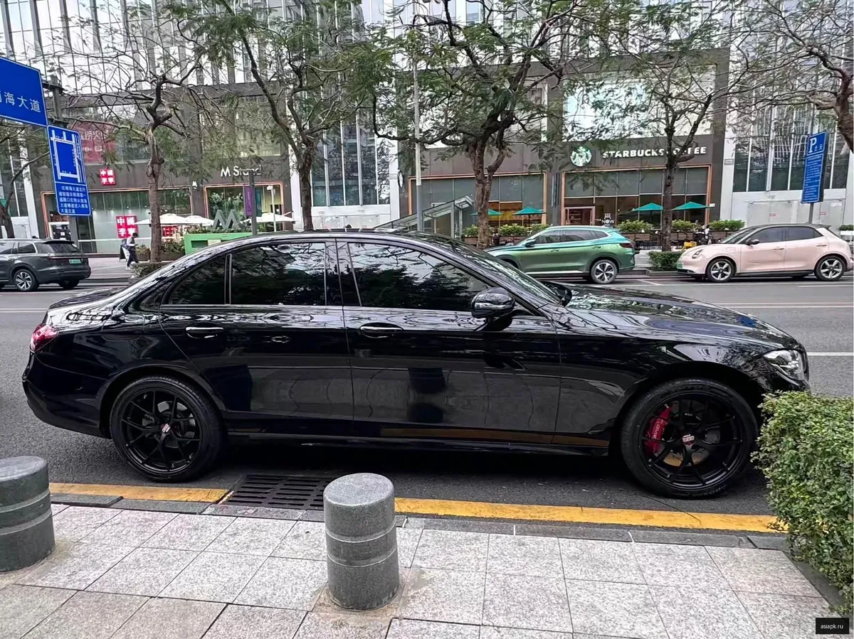 Mercedes-Benz E-Class 4
