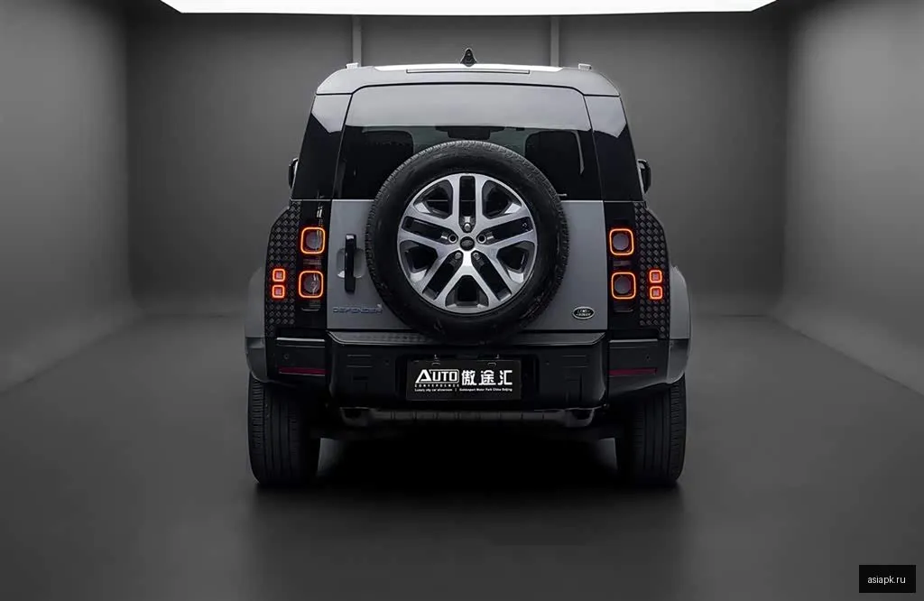 Land Rover Defender 4