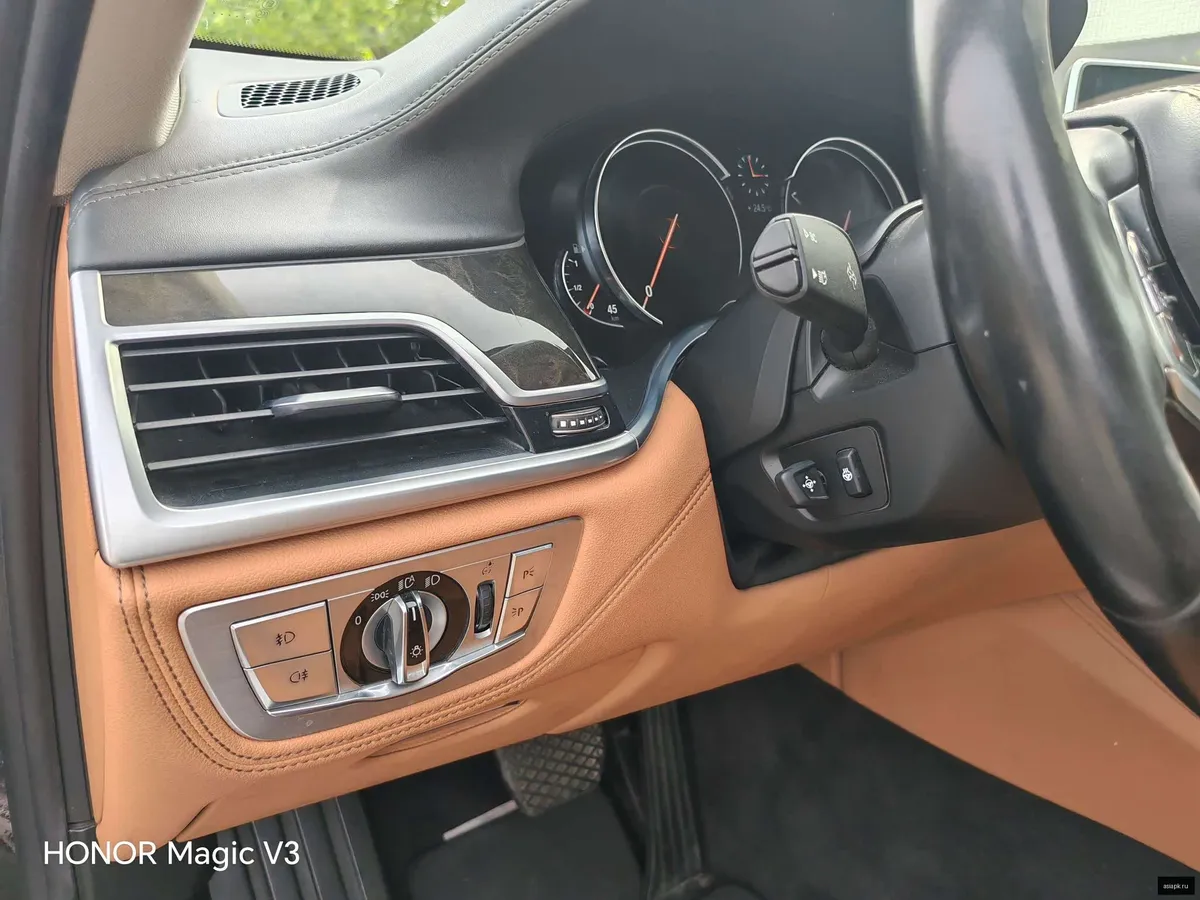 BMW 7-Series 5