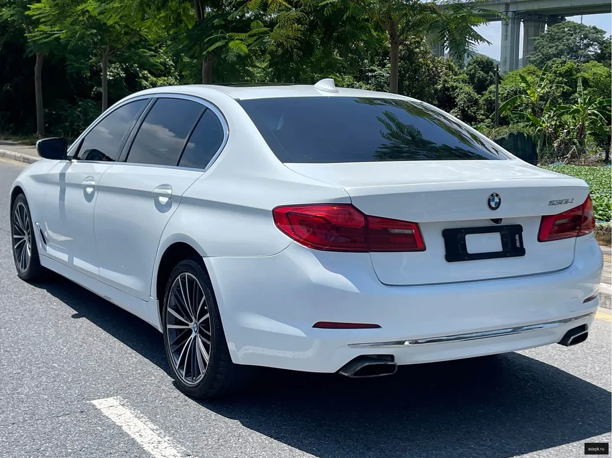 BMW 5-Series 4