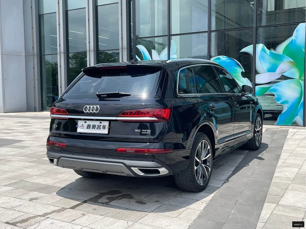 Audi Q7 4