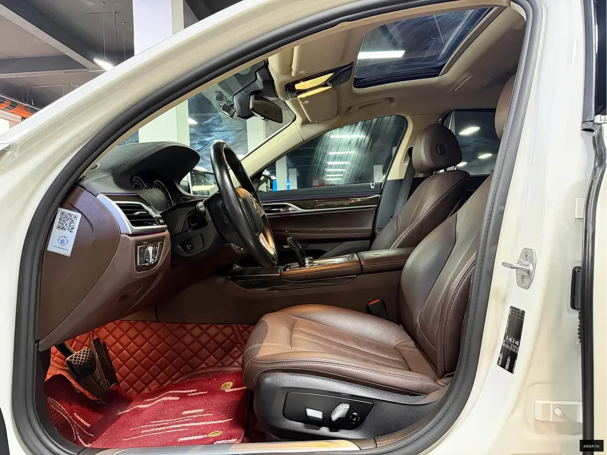 BMW 7-Series 4