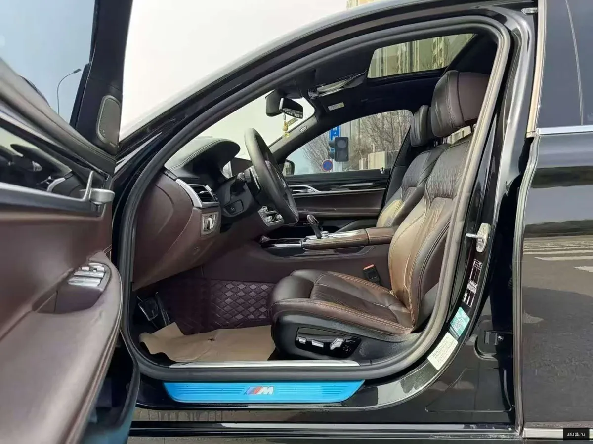 BMW 7-Series 4