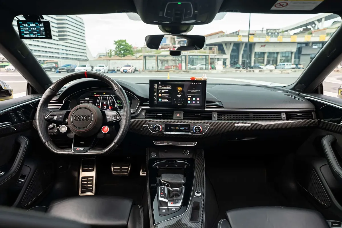 Audi RS4 5