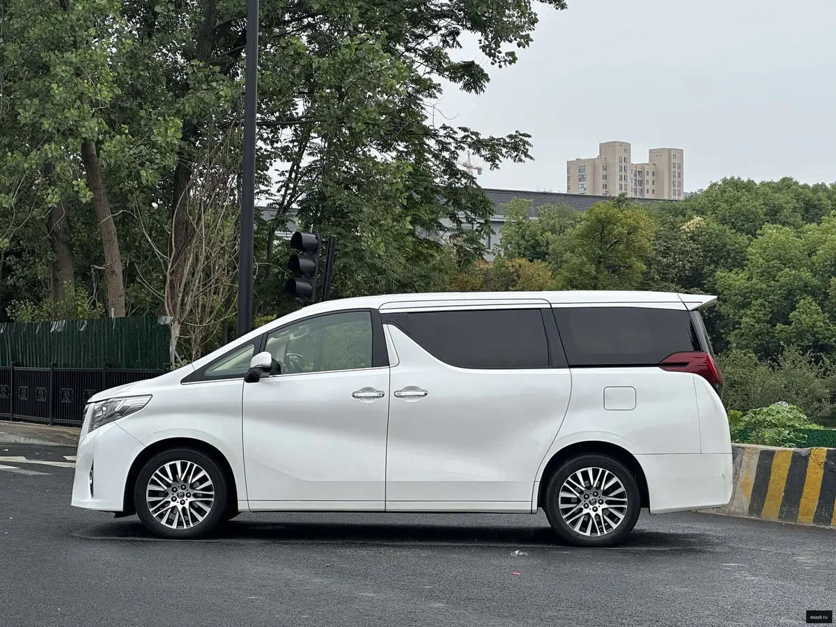Toyota Alphard 4