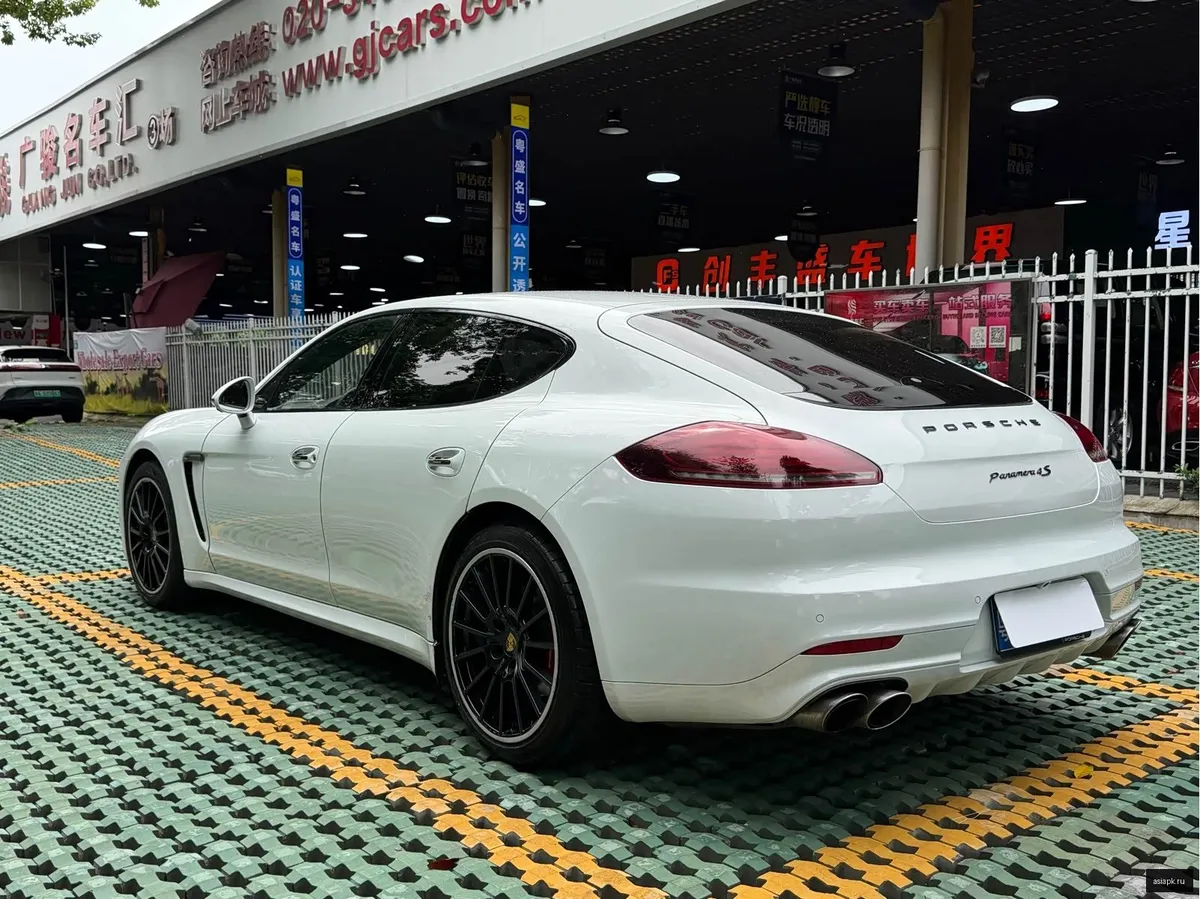 Porsche Panamera 4
