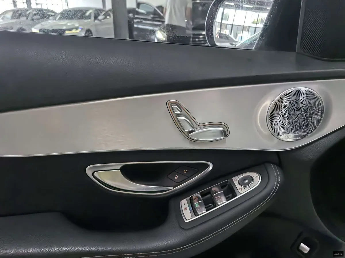Mercedes-Benz C-Class 5