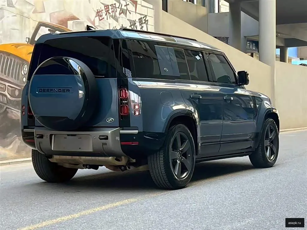 Land Rover Defender 5