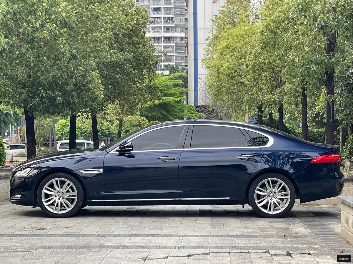 Jaguar XF 4