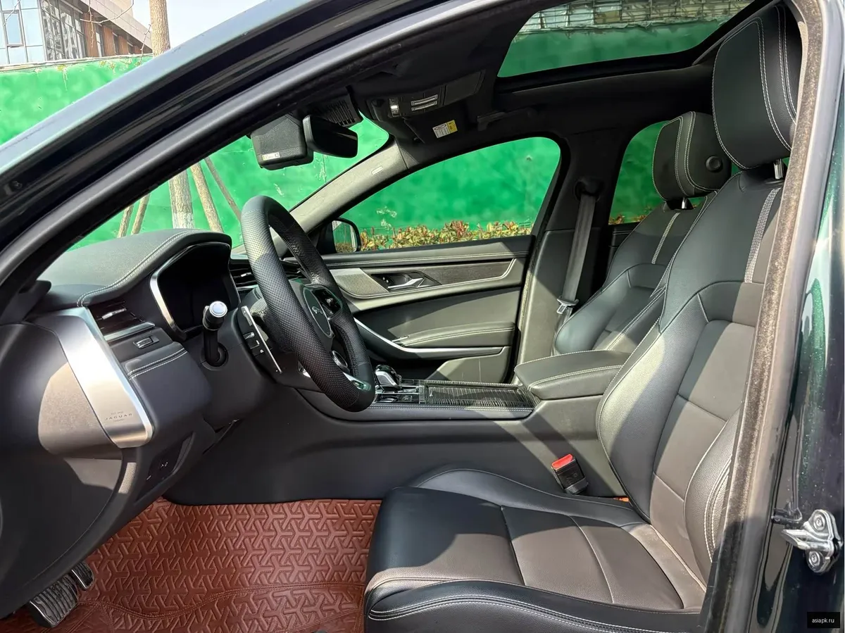 Jaguar XF 5