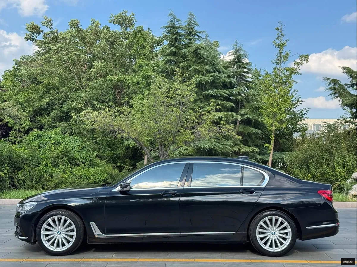 BMW 7-Series 4