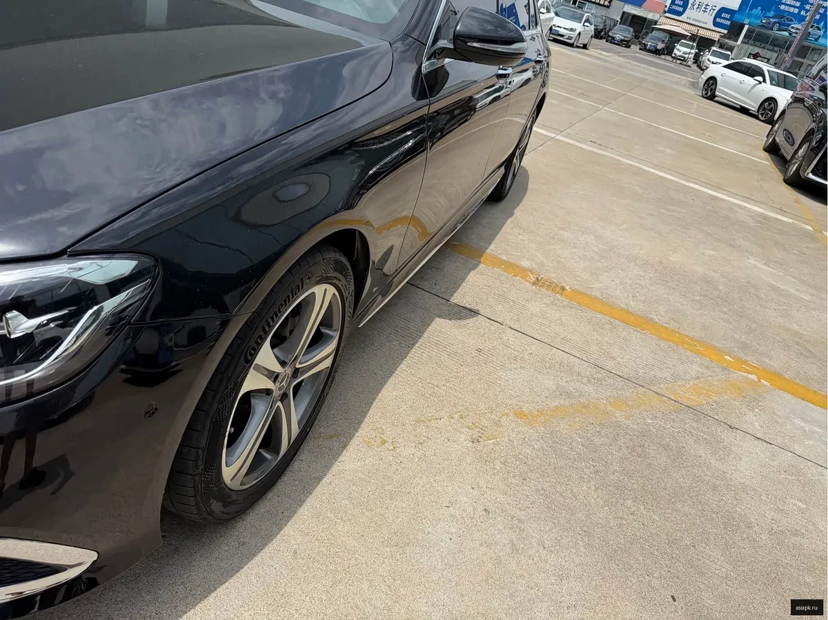 Mercedes-Benz E-Class 3