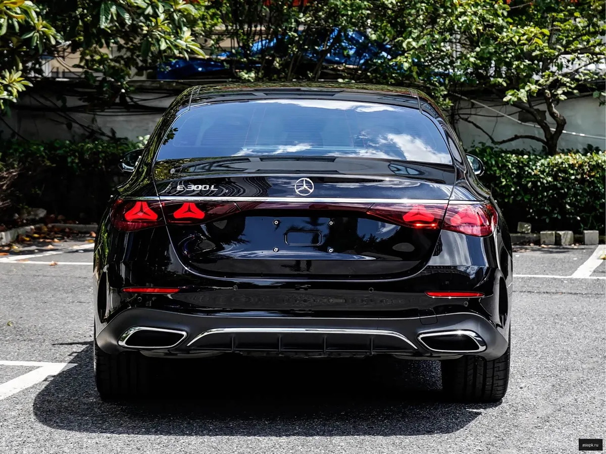 Mercedes-Benz E-Class 4