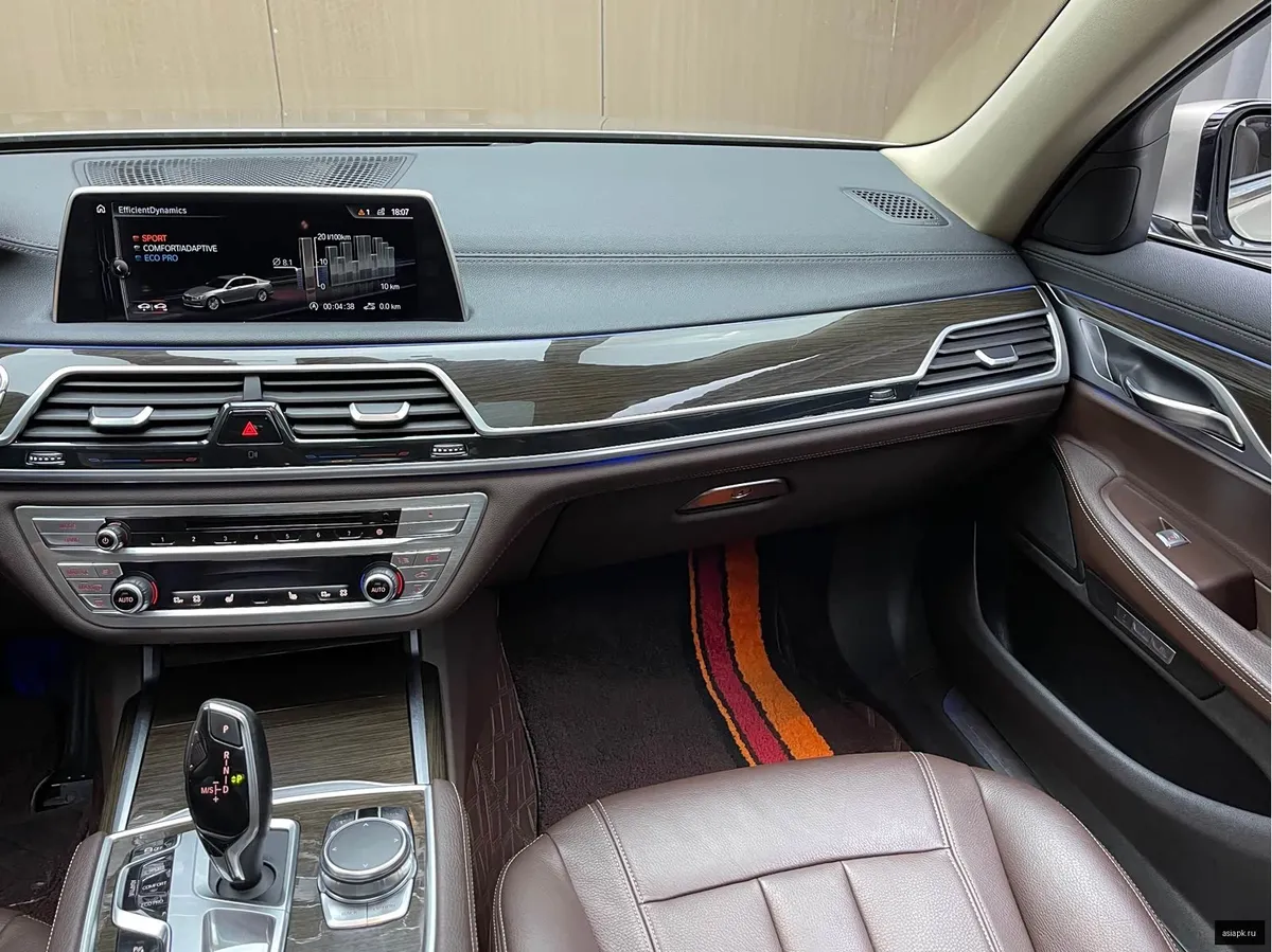 BMW 7-Series 4