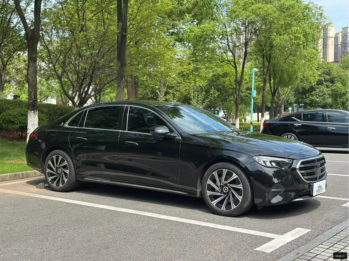 Mercedes-Benz E-Class 3