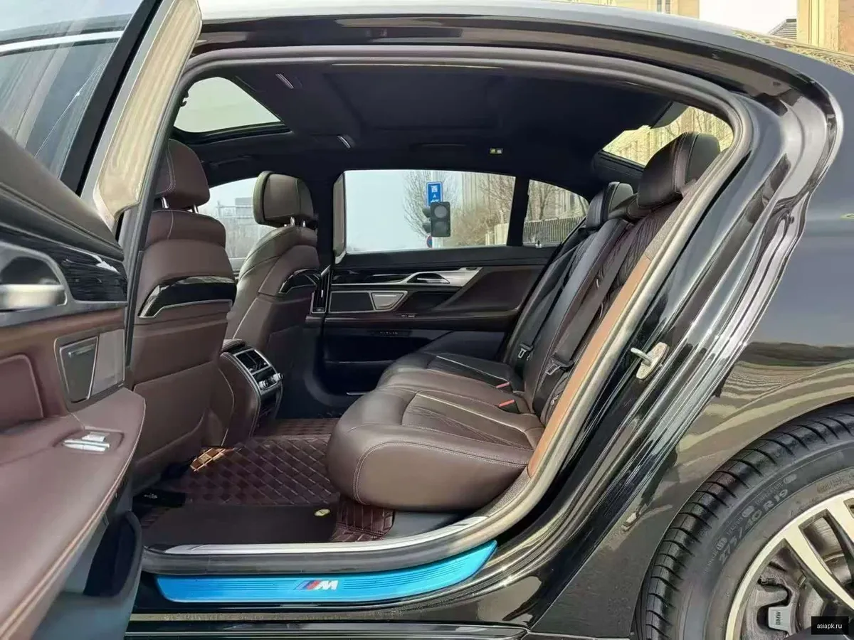 BMW 7-Series 6