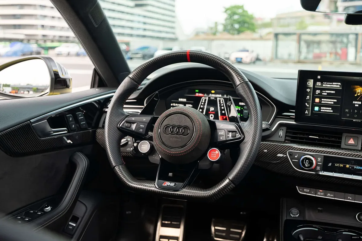 Audi RS4 6