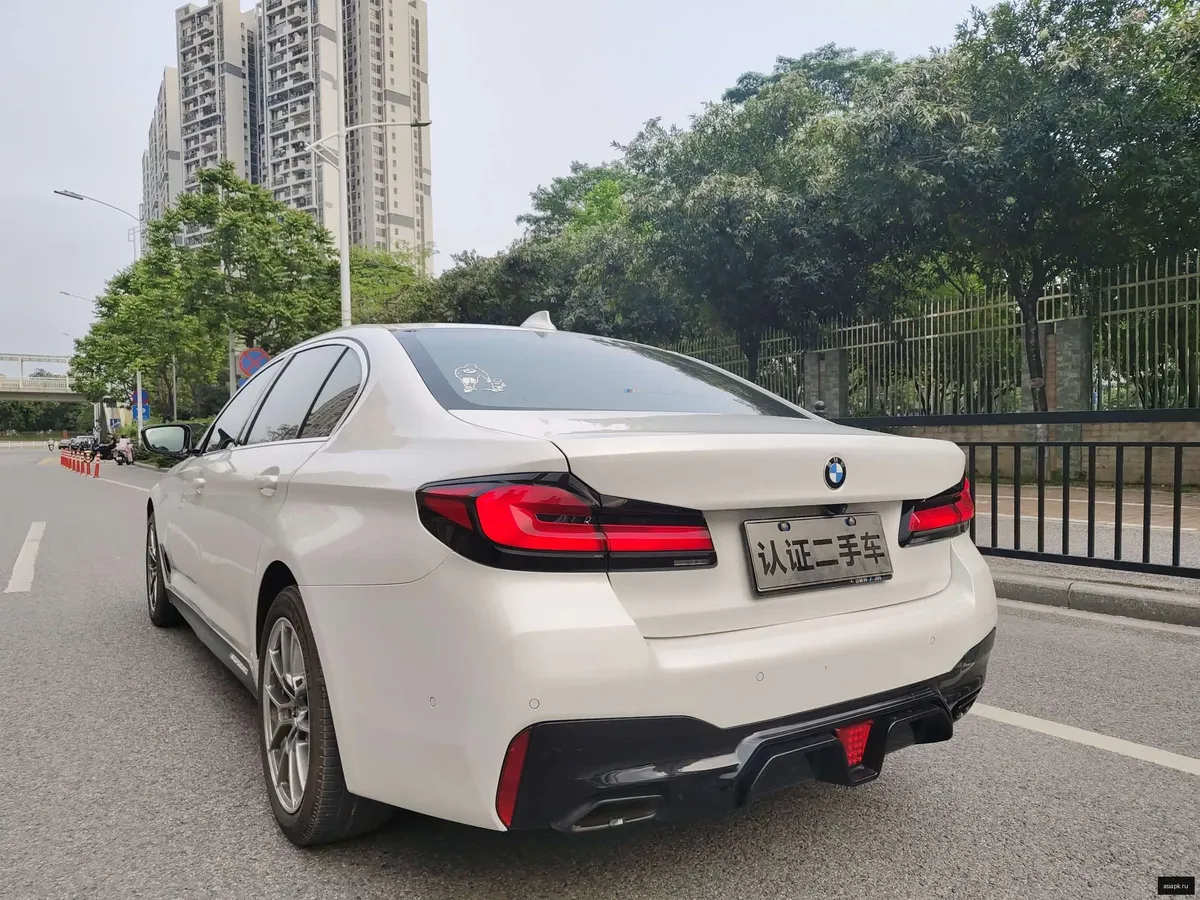 BMW 5-Series 4