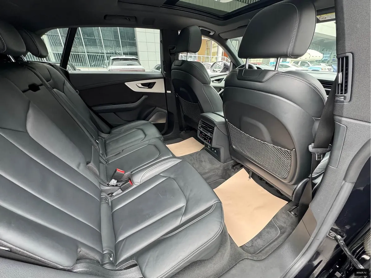 Audi Q8 6