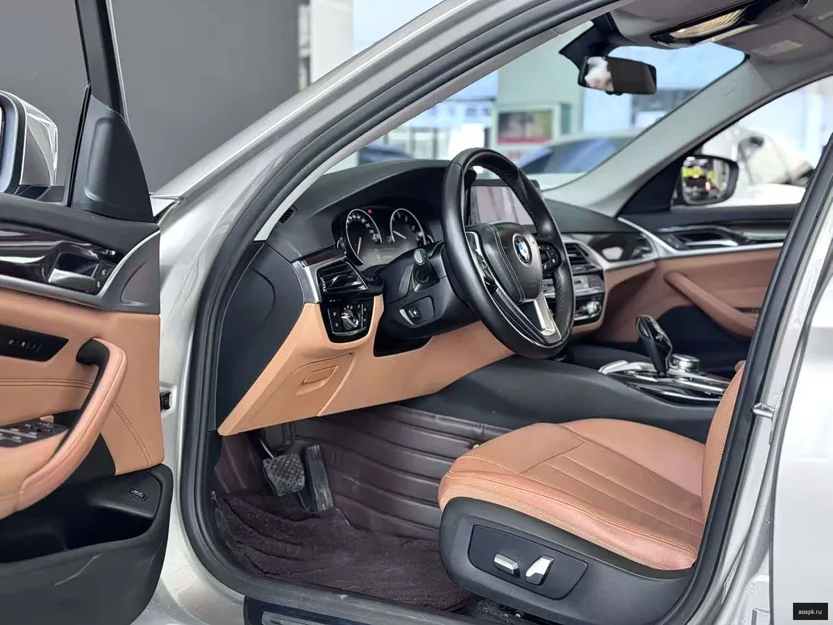 BMW 5-Series 4