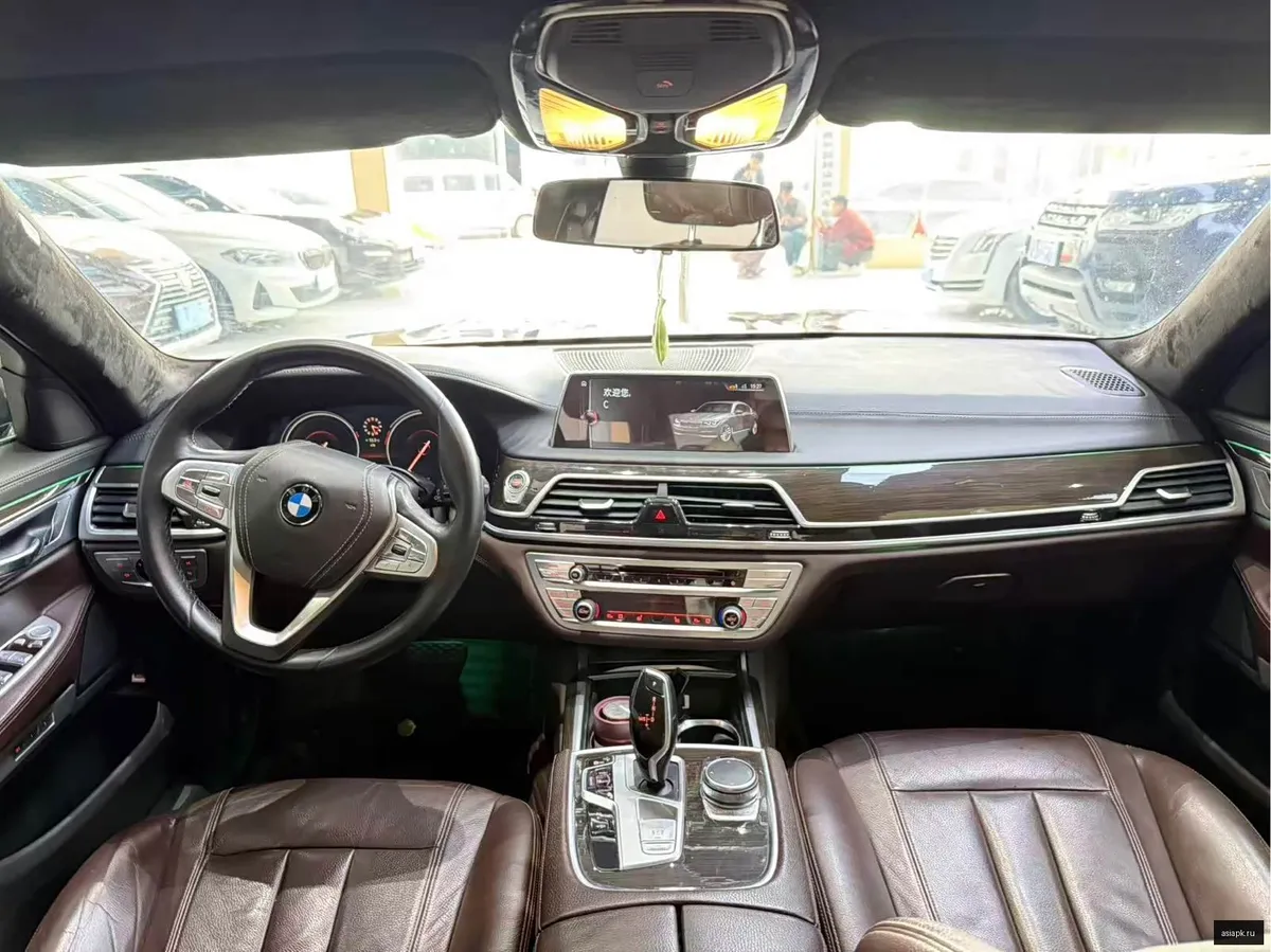 BMW 7-Series 4