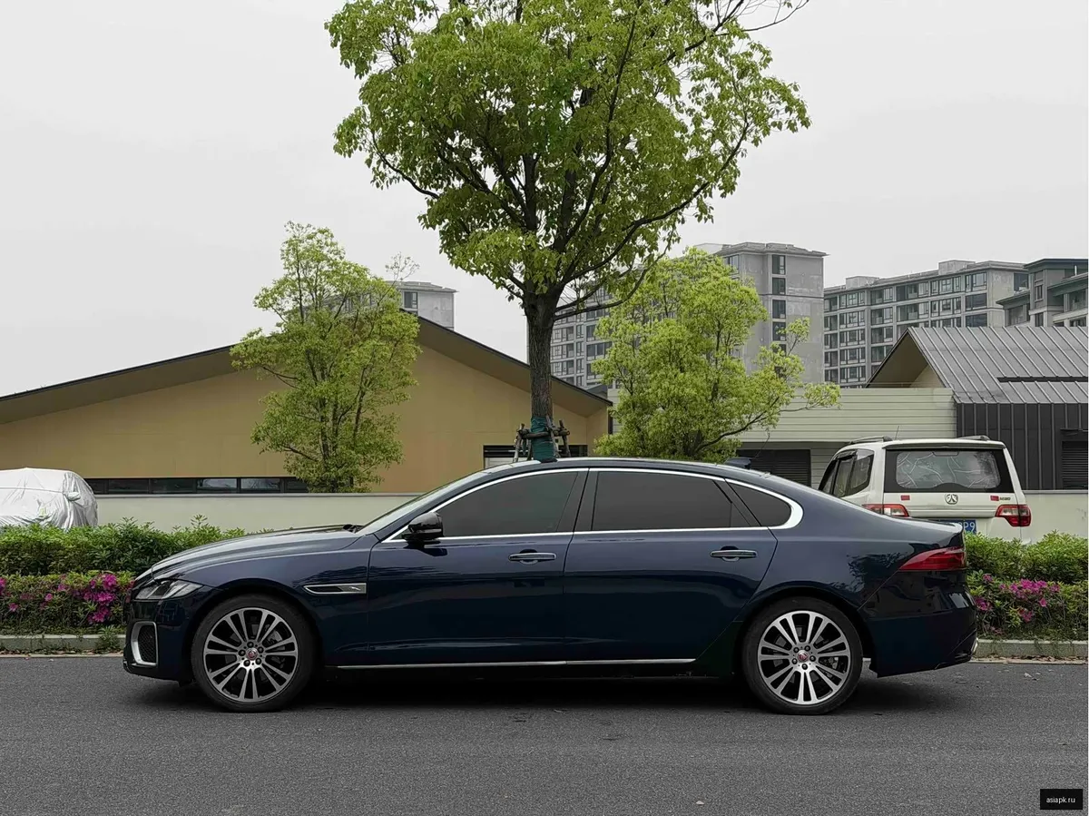 Jaguar XF 3