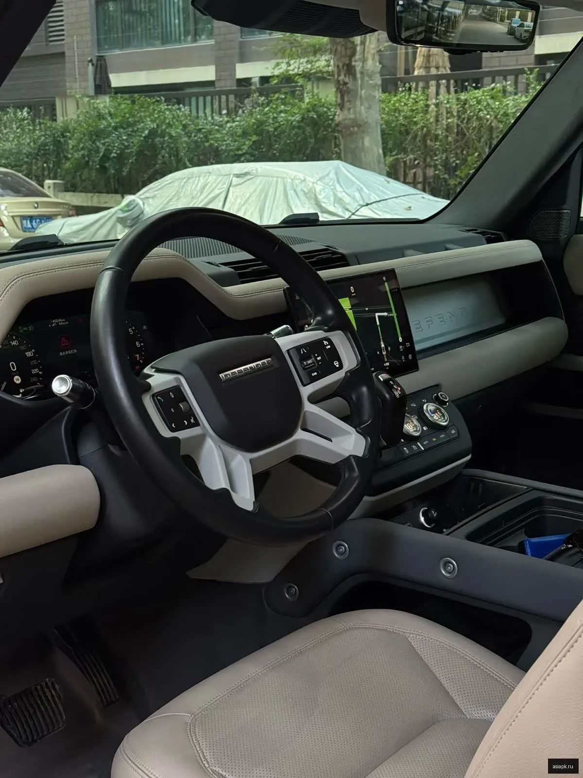 Land Rover Defender 4