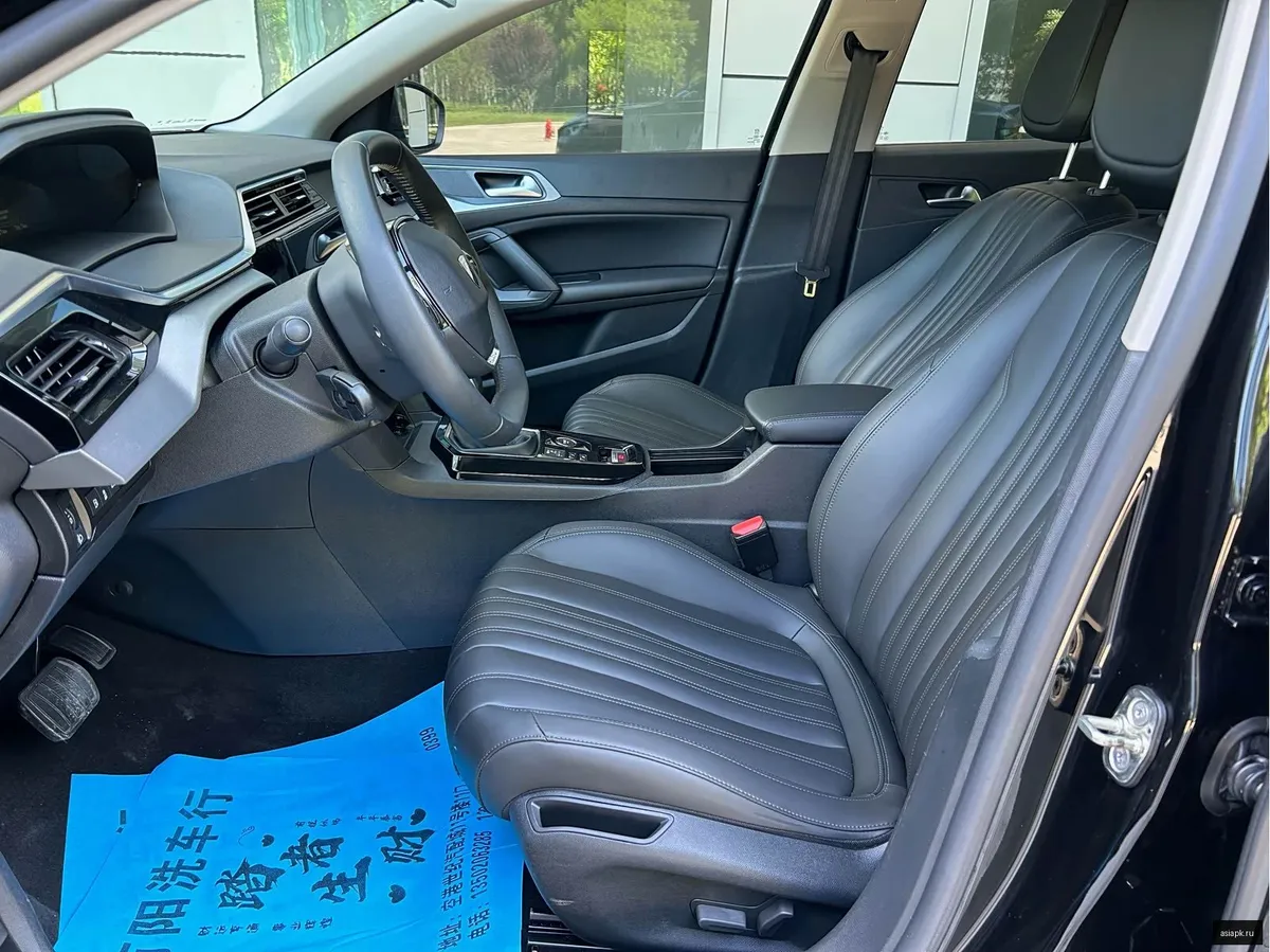 Peugeot 408 6
