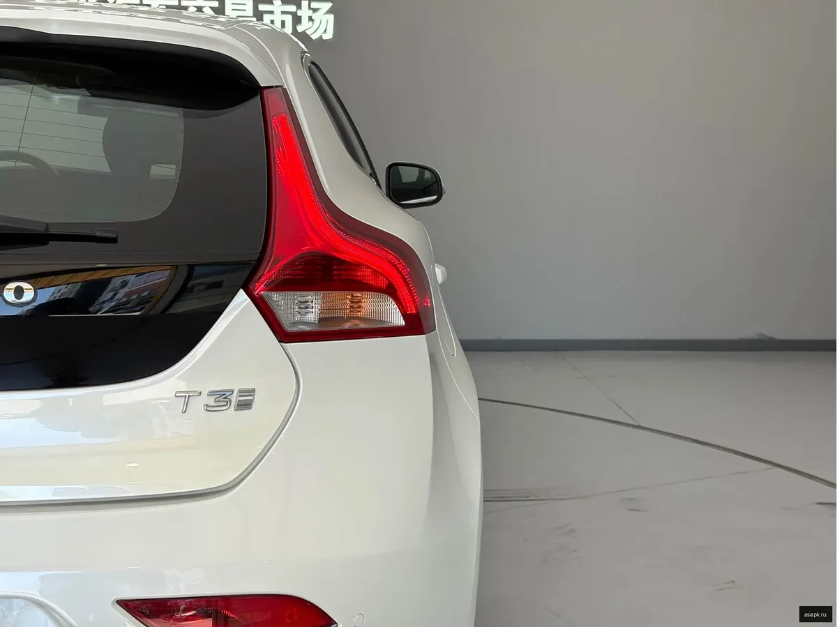 Volvo V40 5
