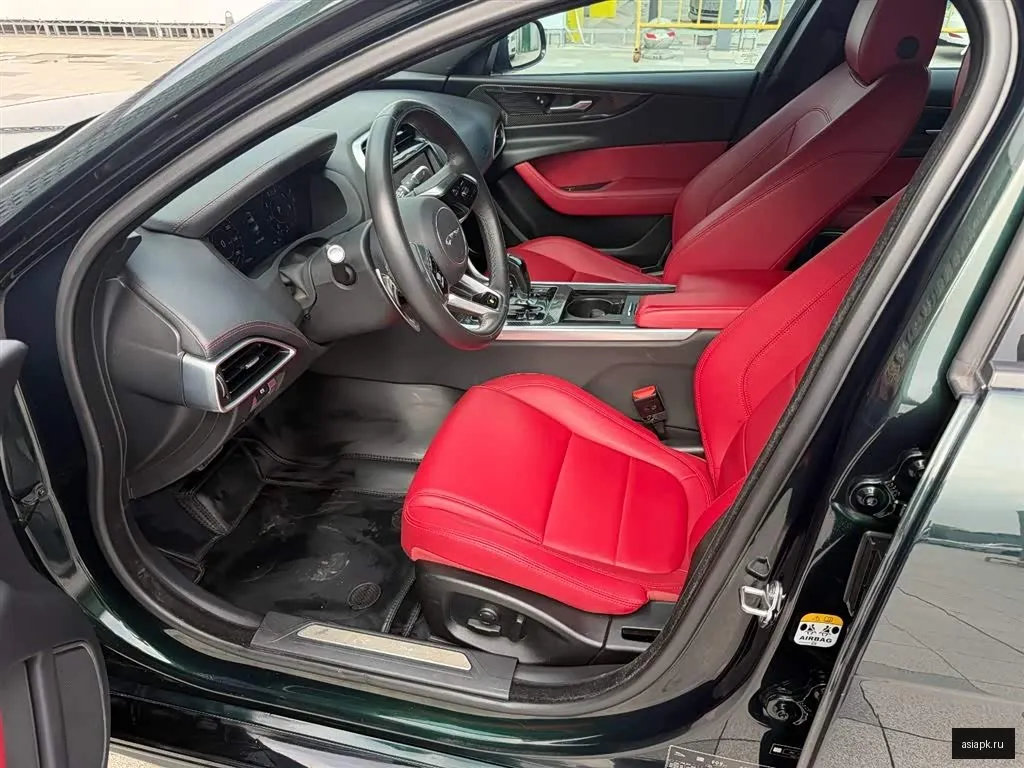 Jaguar XE 5