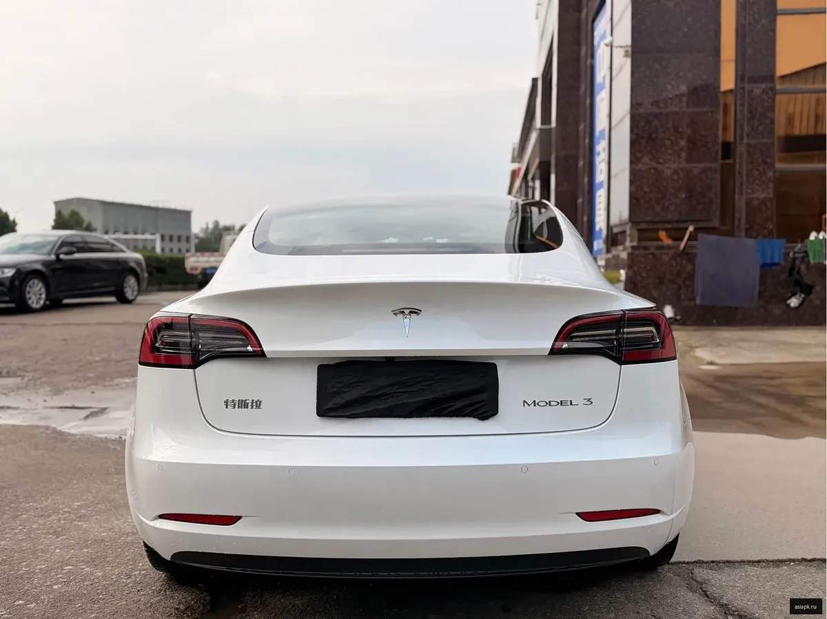 tesla Model Y 6