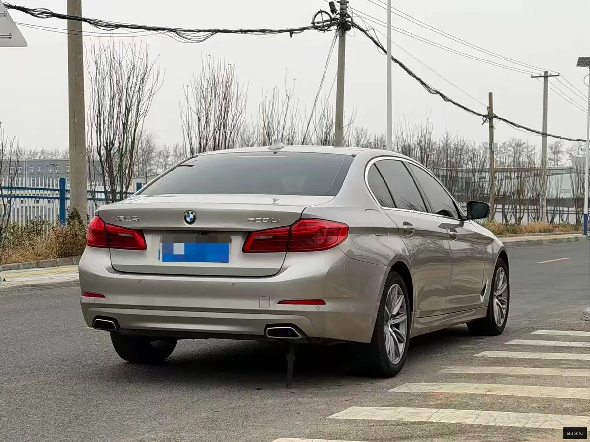 BMW 5-Series 4