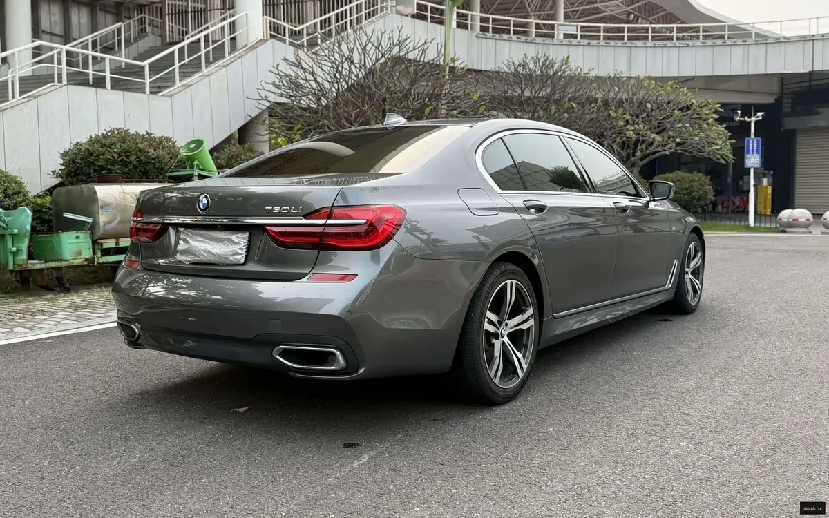 BMW 7-Series 6