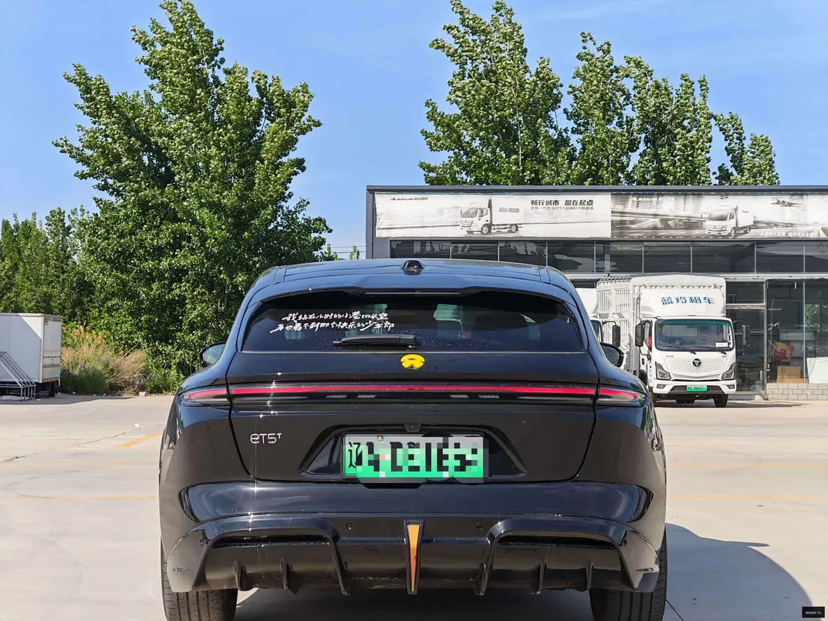 Nio ET5 4