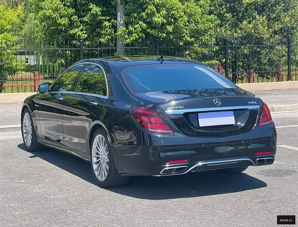 Mercedes-Benz S-Class 4