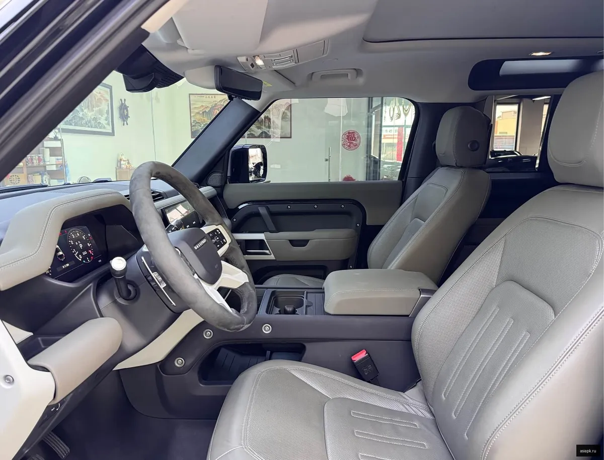 Land Rover Defender 4
