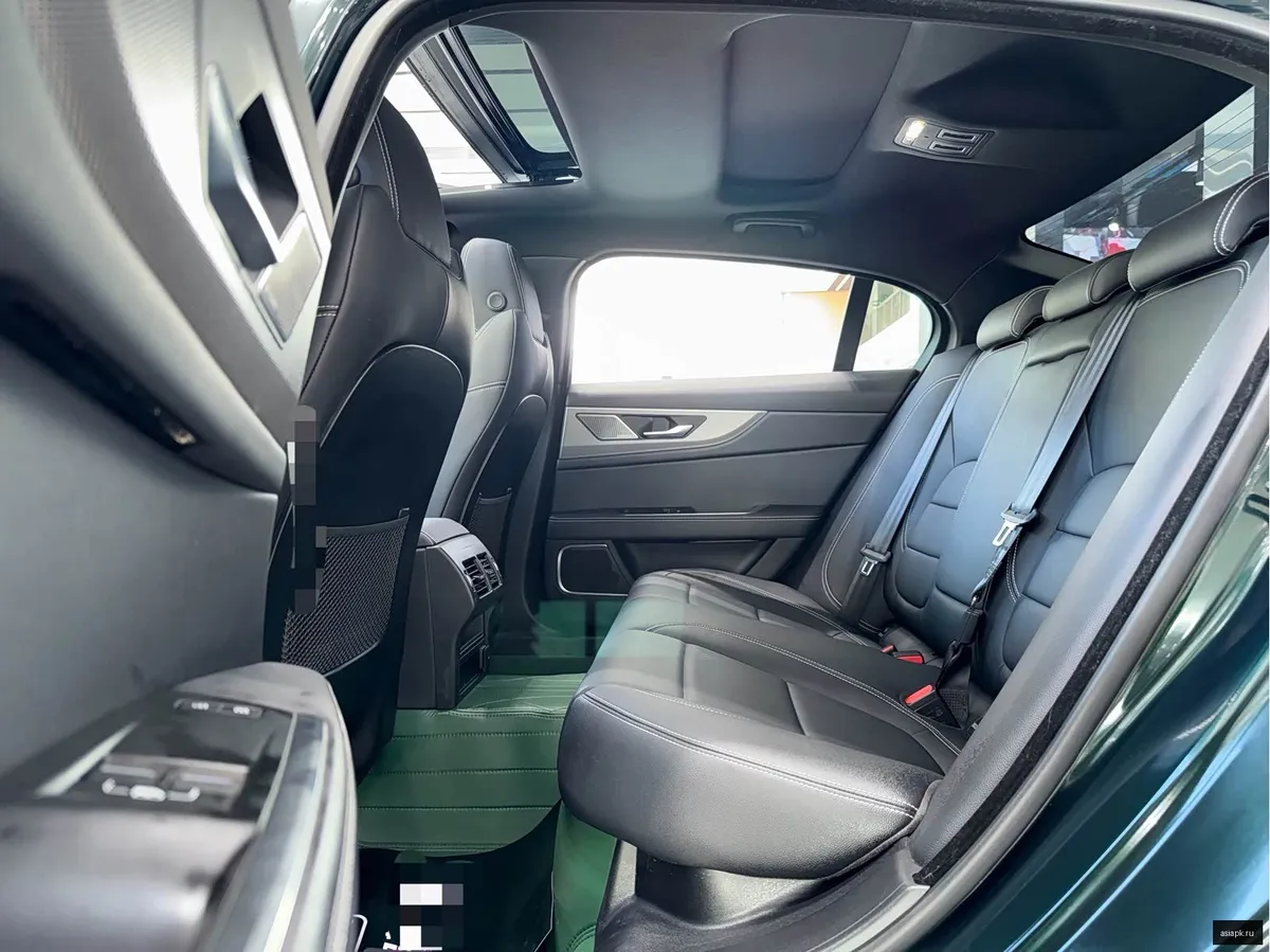 Jaguar XE 5