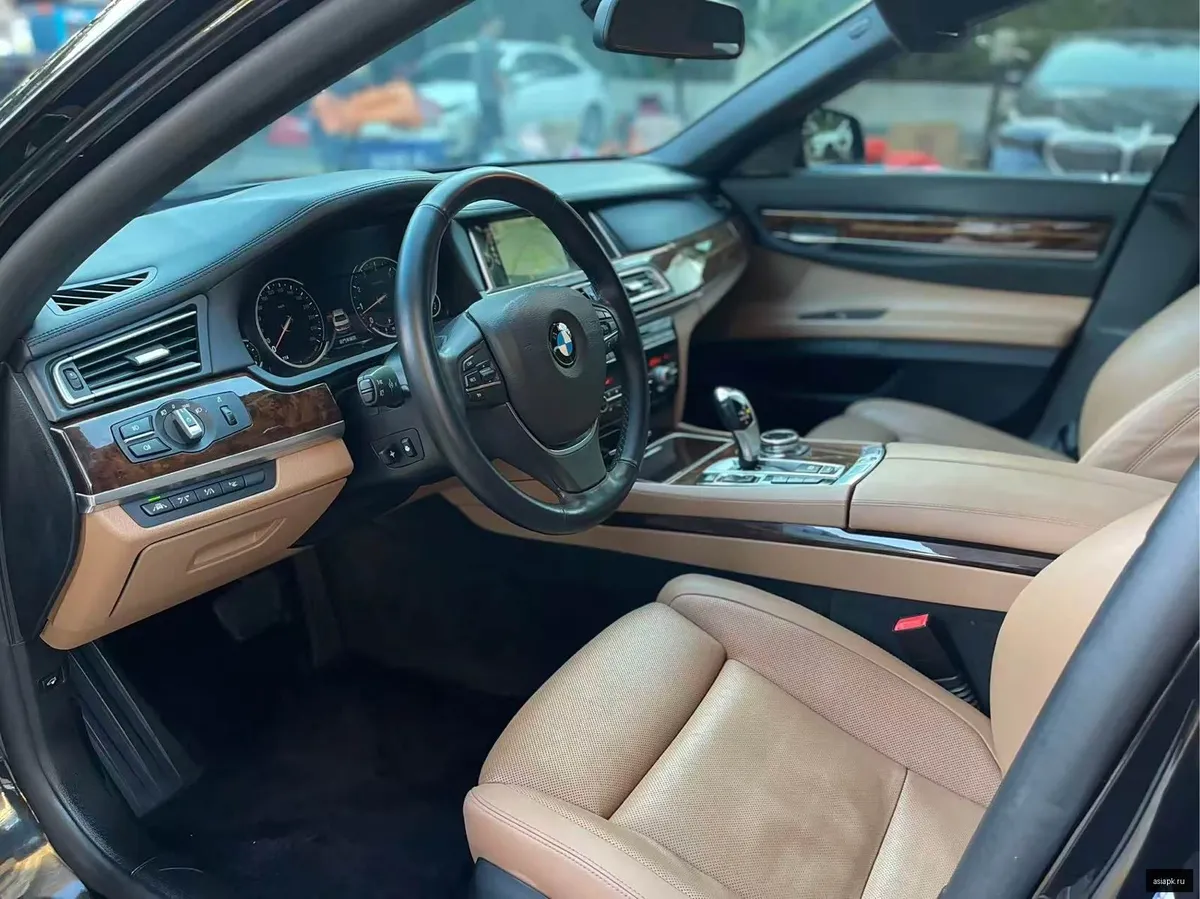 BMW 7-Series 4