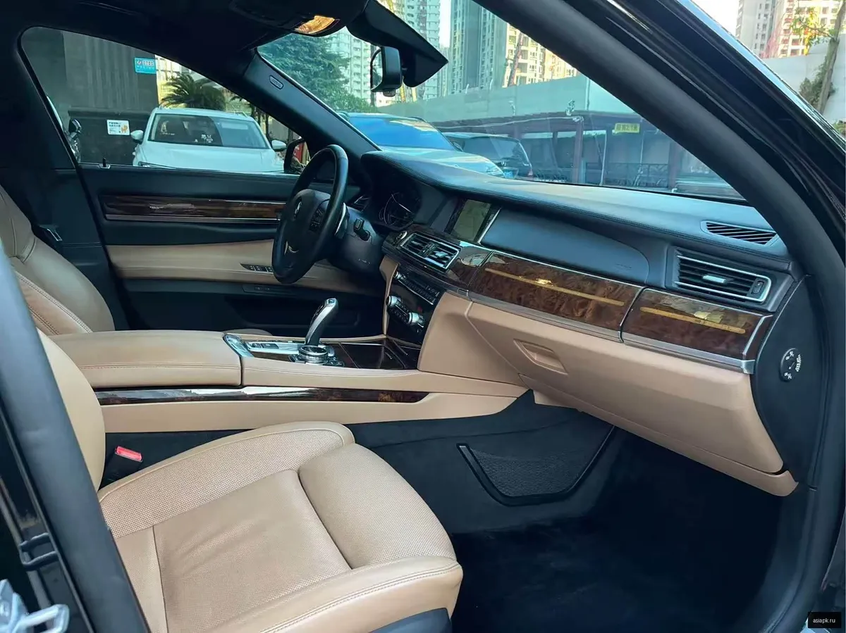 BMW 7-Series 6