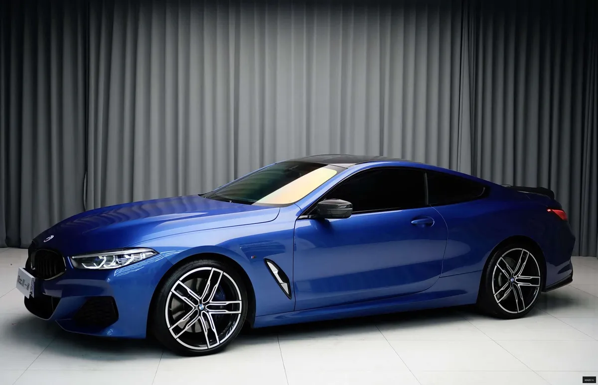 BMW 8-Series 4