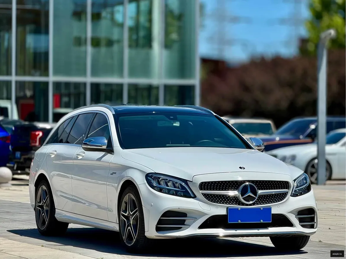 Mercedes-Benz C-Class 3