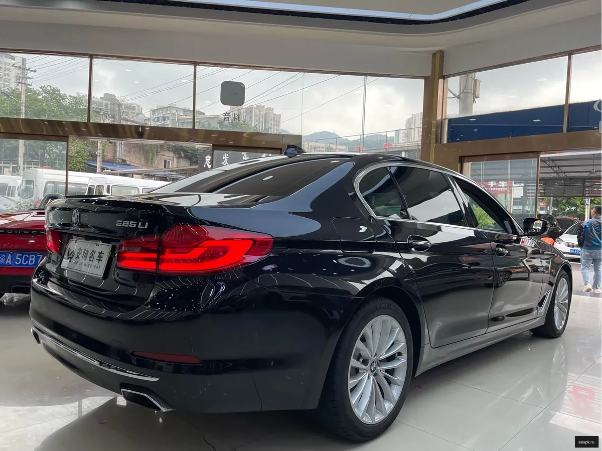 BMW 5-Series 4