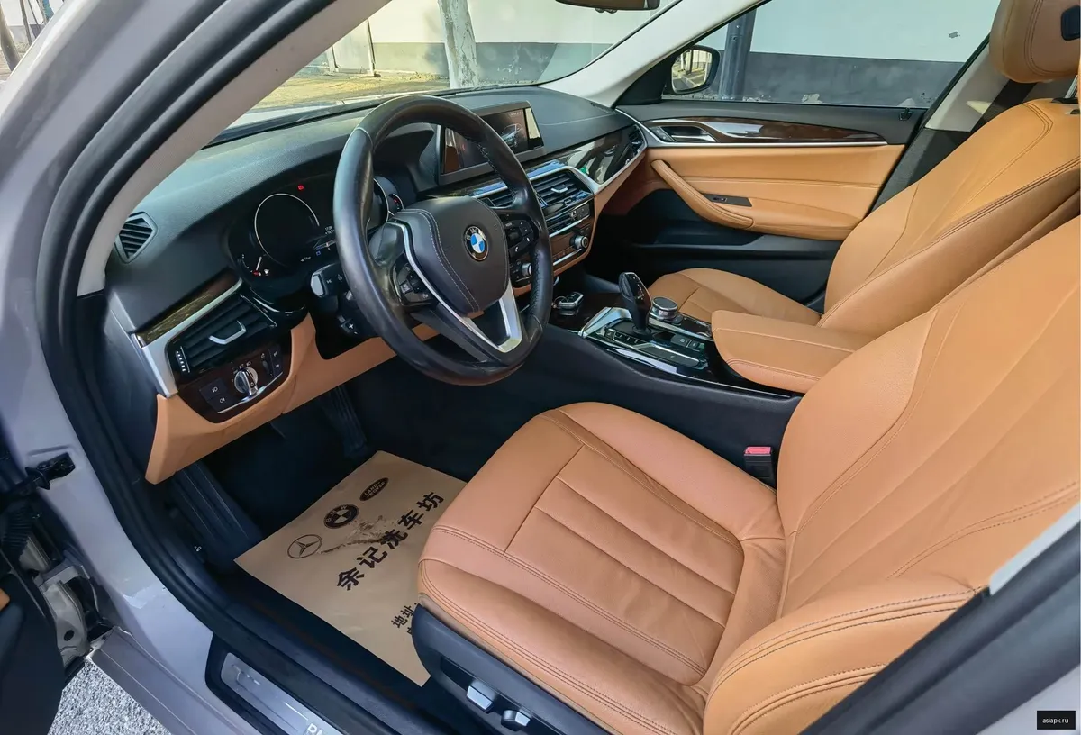 BMW 5-Series 4