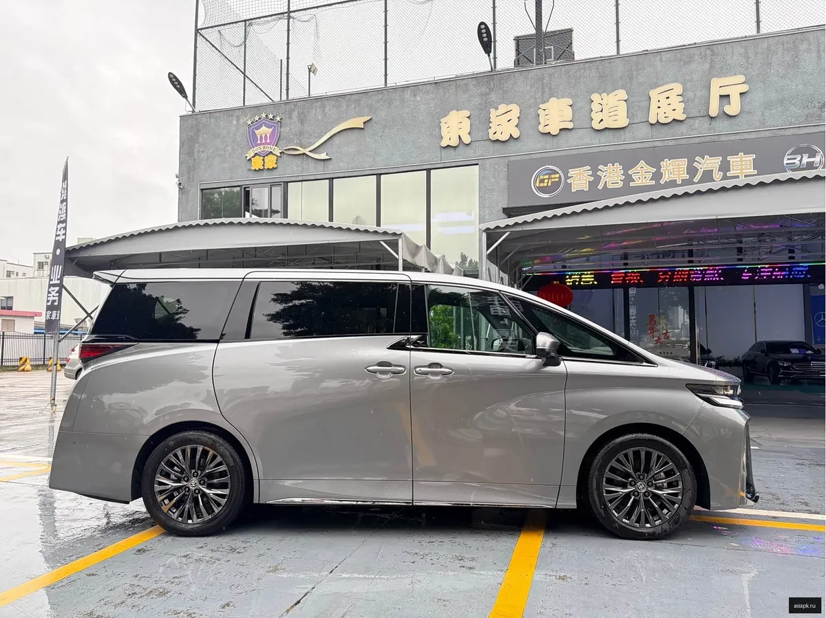 Toyota Vellfire 4