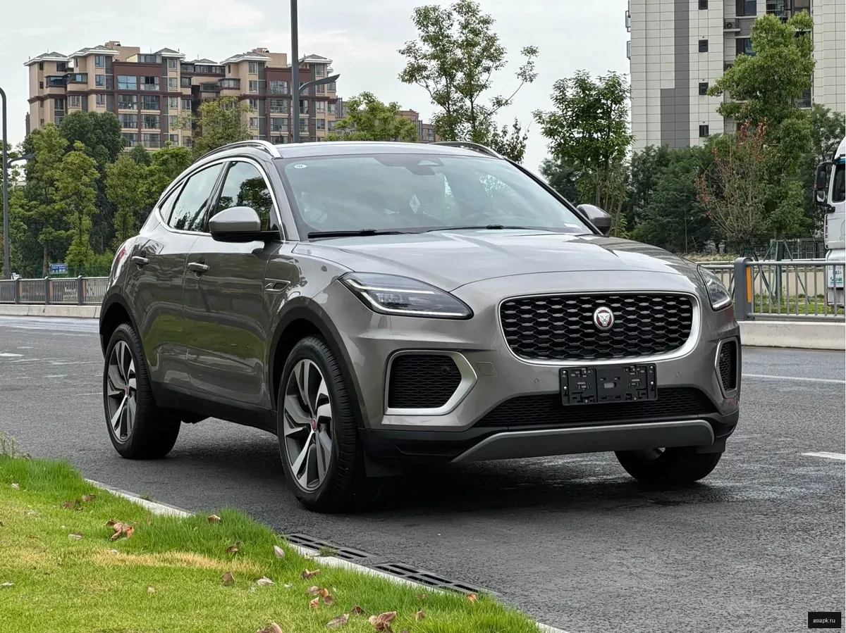 Jaguar E-Pace 3