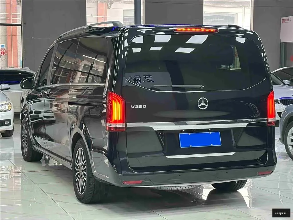 Mercedes-Benz V-Class 4