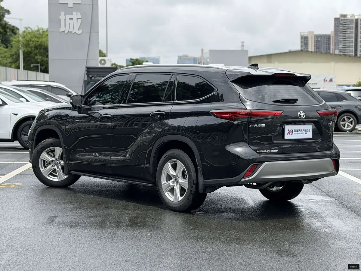 Toyota Highlander 4