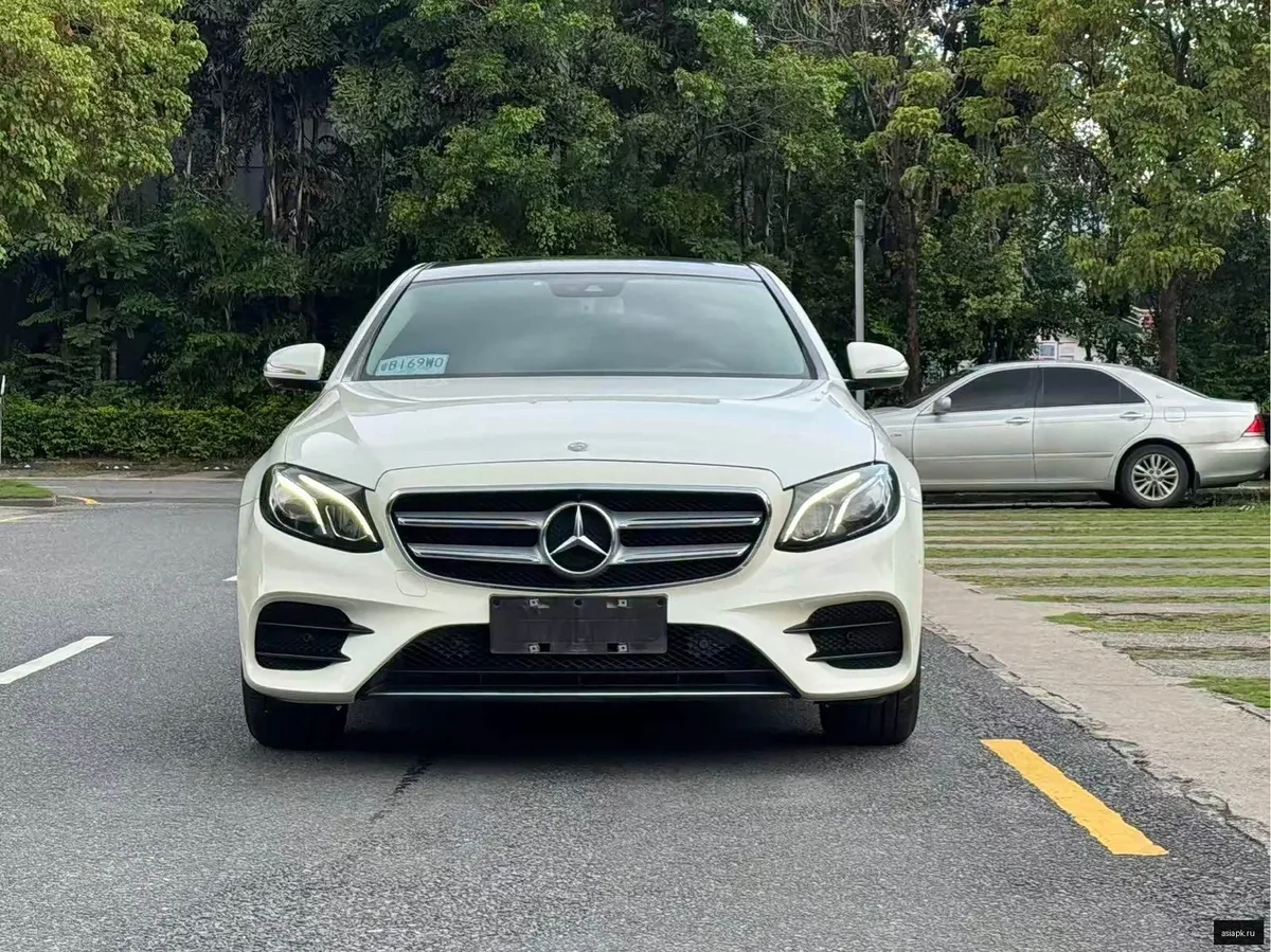 Mercedes-Benz E-Class 2